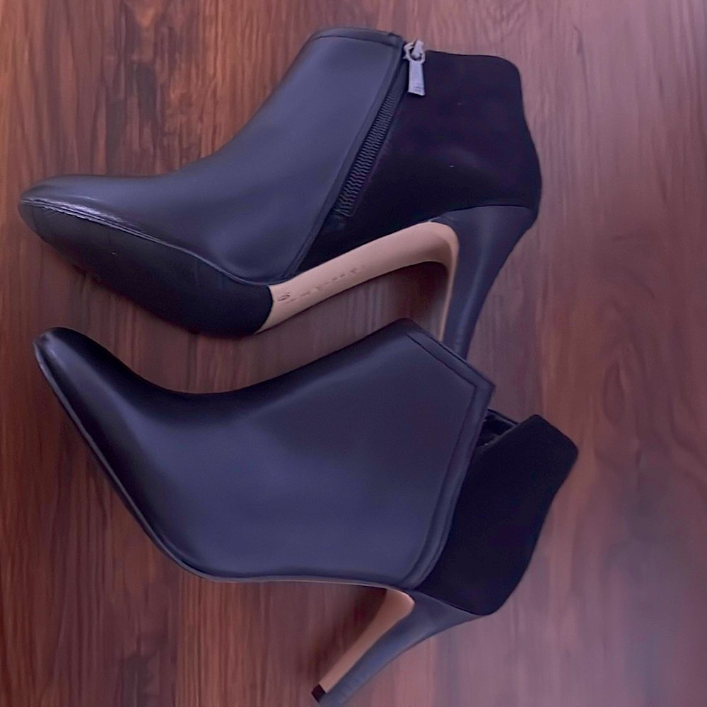 Diana Ferrari Black Heeled Boots with Textured Sole 6.5